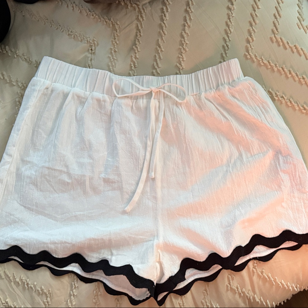 Cupshe White Shorts with Black Accent